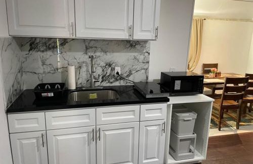 Adams Hill Apartment | Cozy 2 BR Apartment Glendale