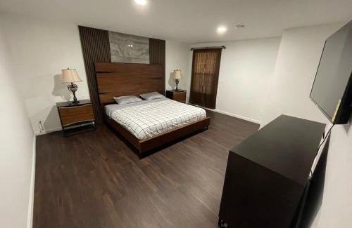 Adams Hill Apartment | Cozy 2 BR Apartment Glendale