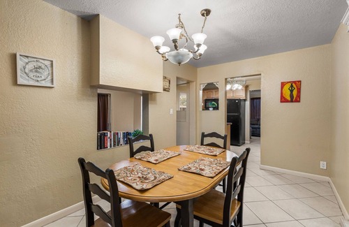 Southwest House | Cozy - 2 Jacuzzis - Quiet Street - Palm Wave Says