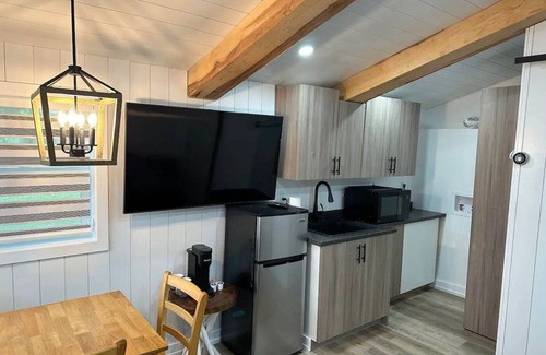 Alcona Cabin | Cozy 2 Person Cabin
