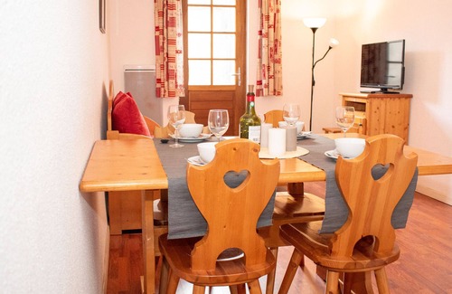 Vignec Apartment | Cozy 2-Room Apartment for 6 with Terrace and Seasonal Pool Access in Vignec Village