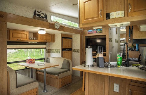 Babb House | Cozy 27’ Glamping Trailer Home Overlooking the East Side Glacier National Park