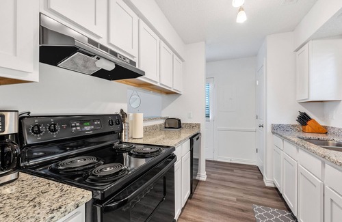Bentonville Apartment | Cozy 2BD Near Walmart HQ | Long Stay Discounts