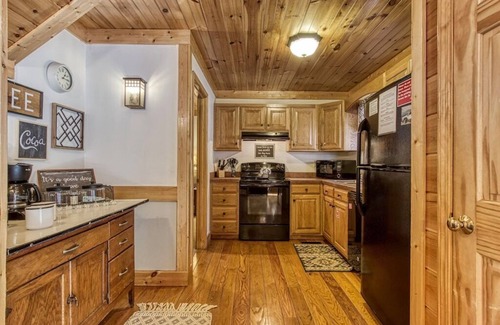 Wears Valley Cabin | COZY 2BD Retreat! HOT TUB! Nestled in the Woods!