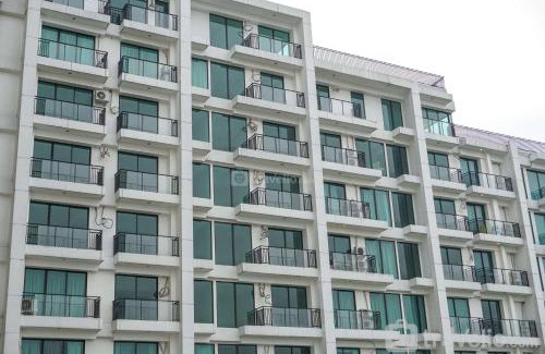 Mampang Prapatan Apartment | Cozy 2BR Apartment Nine Residence with City View By Travelio