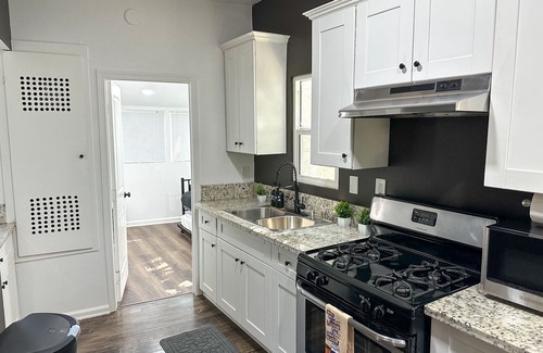 Florence-Graham House | Cozy 2BR Duplex in Downtown LAn