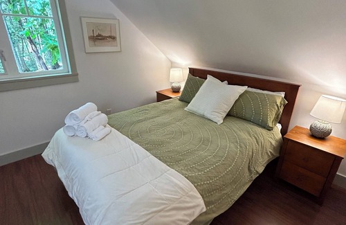 Salt Spring Island Bed & Breakfast | Cozy 2BR Farm B&B Near Ganges