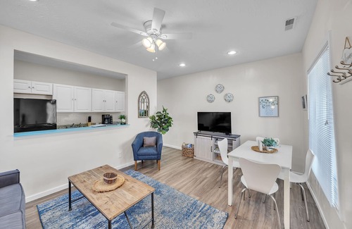 Ludlow House | Cozy 2BR Getaway | Near Downtown Cincinnati
