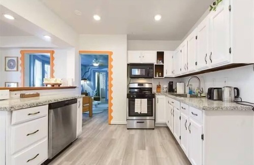 Brighton Heights House | Cozy 2BR Getaway w/Fire Pit Near Downtown