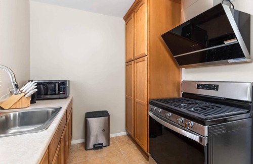 Ontario House | Cozy 2BR Home with Bright Interior & Relaxing Patio