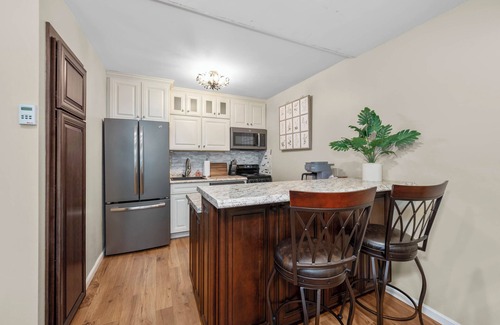 Hill City House | Cozy 2BR + Loft | Resort Townhome Retreat | Near Trails, Golf, Dock Access