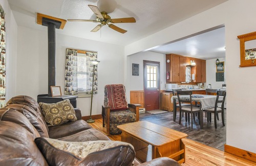 Lead Cabin | Cozy 2BR Log Cabin Surrounded by Pine Trees, Close to Terry Peak and Deadwood