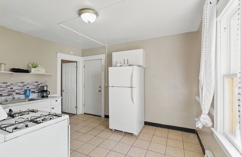 Southside Apartment | Cozy 2BR Near Destiny USA, Syracuse Uni,Zoo & Downtown