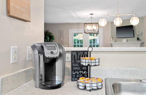 Southeast Raleigh House | Cozy 2BR Retreat + BBQ, WIFI & Parking