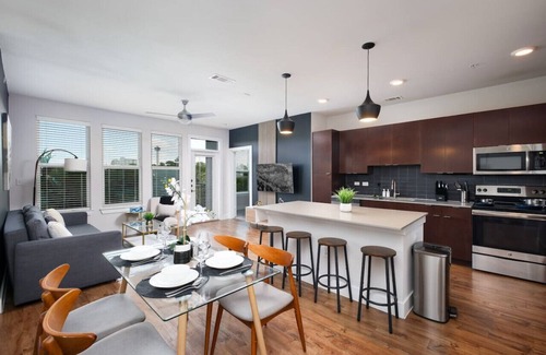 Southtown Apartment | Cozy 2BR w/Gym, Parking, Near King Wms&Towers