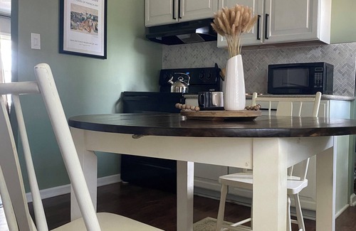 Georgetown House | Cozy 3 BD/1B Fenced yard/Deck close to Hospital/Toyota/Horse Park Pet friendlyn