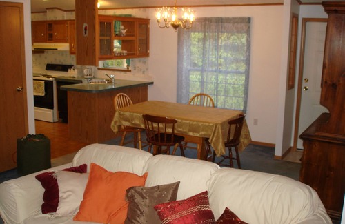 Farrandsville House | Cozy 3 bdrm country home BIG YARD and campfire area