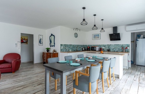 Parentis-en-Born House | Cozy 3-Bed Home in Calm Parentis-en-Born, AC, Garden, Near Lake & Cycle Paths, Cleaning Included