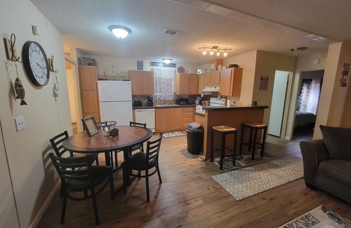 Welaka House | Cozy 3-bedroom, 2 full bath mobile home on half acre in charming Welaka!