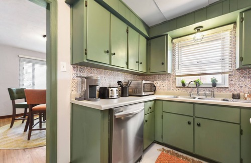 South Hills House | Cozy 3-bedroom - amazing coffee - easy parking