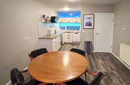 Heimar Apartment | Cozy 3-bedroom apartment in beautiful Reykjavík with WiFi & mountain views