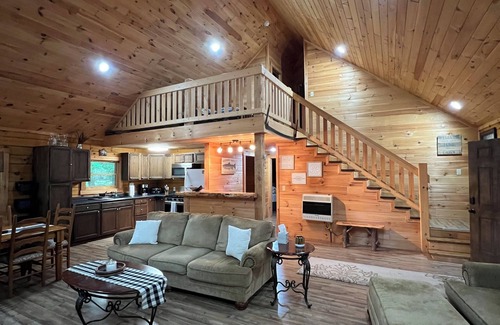 Leeper Cabin | Cozy 3-bedroom cabin in Leeper with WiFi