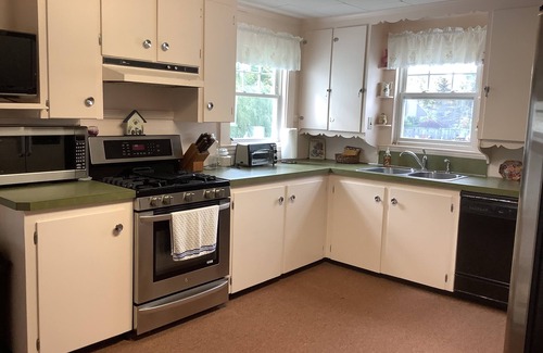 Westbrook House | Cozy 3 Bedroom Farmhouse Master bedroom w/private Bath