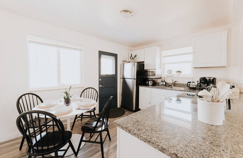 Kipling House | Cozy 3-Bedroom ~Firepit!~ Near Red Rocks and Downtown