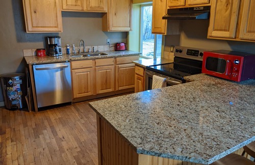 Salida House | Cozy 3 bedroom house- 20 min to Monarch mountain! - Special for NOV and DEC!