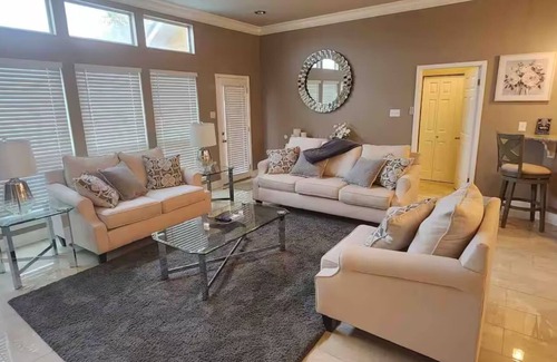 Broadmoor House | Cozy 3-bedroom house with pool and patio