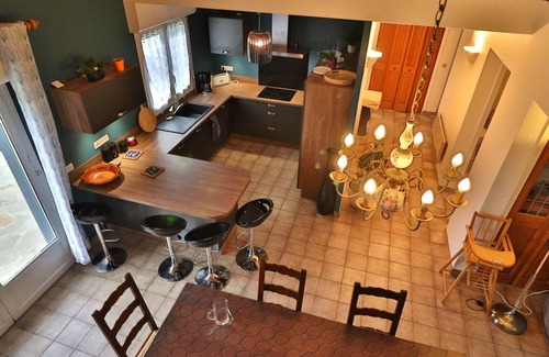 Groix House | Cozy 3-bedroom house, garden, near beaches & town, WiFi, parking