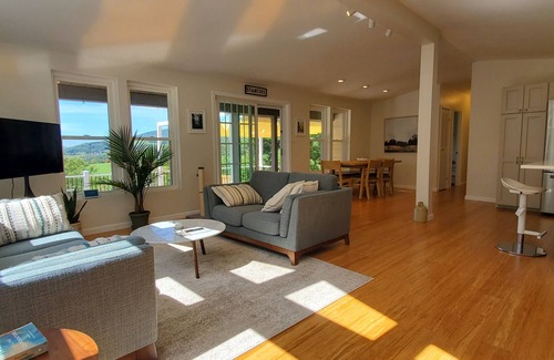 Stamford House | Cozy 3-bedroom house in soothing Stamford with WiFi, AC