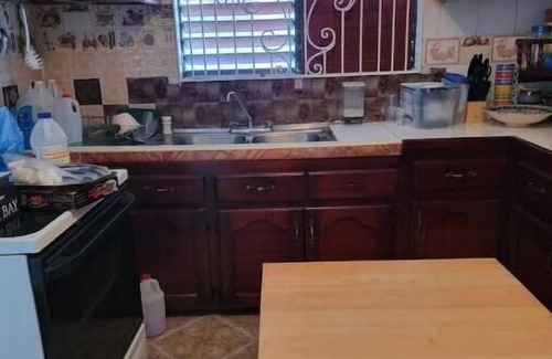 Salt Gut House | Cozy 3 bedroom house with Jacuzzi for your pleasure and relaxation.
