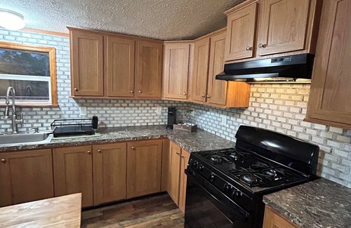 Liberty House | Cozy 3-bedroom mobile home with deck, BBQ in Liberty