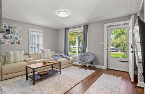 Dearborn Heights House | Cozy 3 Bedroom Near Airport And Downtown Detroit