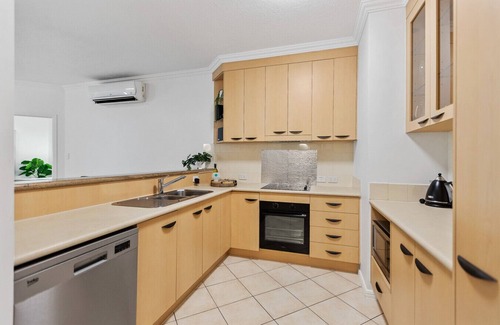 Cairns North Apartment | Cozy 3-Bedroom Oasis with Pool Access in Cairns