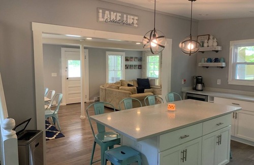 Windham Cottage | Cozy 3 bedroom seasonal cottage with very short walk to private community beach