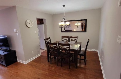 Ottawa Division Apartment | Cozy 3 bedroom town house 20 min from Ottawa down town and airport