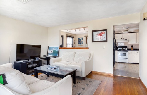 Narragansett House | Cozy 3 bedroom with a Pool!