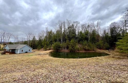 Mt Lookout House | Cozy 3 BR Cabin with Pond on 3 acres - New River Gorge - Summersville Lake