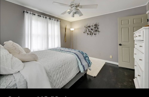 North Babylon House | Cozy 3 BR Near Belmont State Park- 4 min Drive