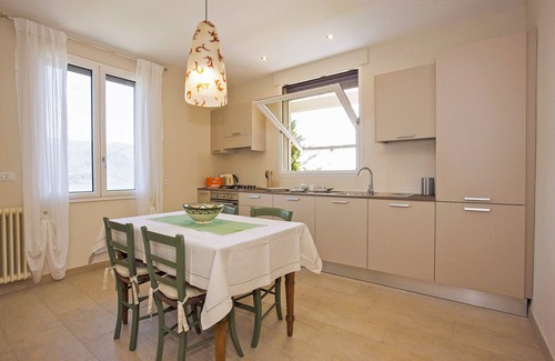 Gonte Apartment | Cozy 3-room apartment with beautiful garden and fantastic view of the lake