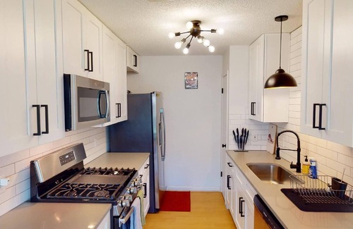 McKinney House | Cozy 3bd Southeast Austin - close to everything!