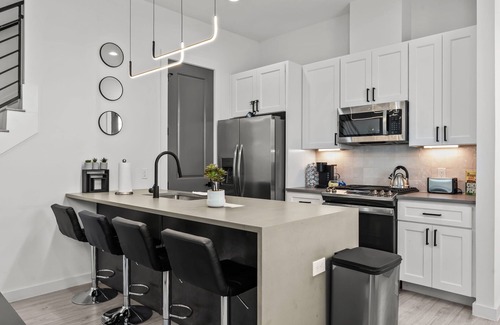 OST - South Union House | Cozy 3bed/2.5bath home only 10 minutes from Medical Center and NRG stadium.