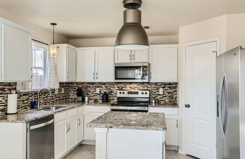Wetmore House | Cozy 3br/2.5ba home located near UTSA/1604