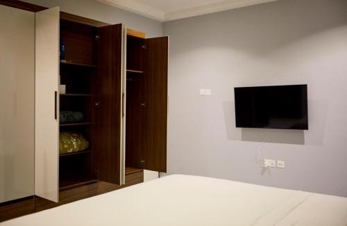 Kwabenyan Apartment | Cozy 3BR 3BA Gated Estate Home in Accra -CozyOak Stay