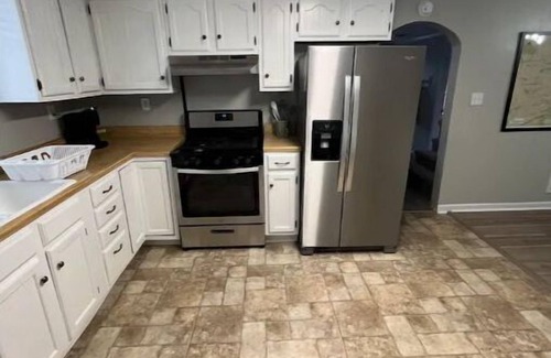 Stollings House | Cozy 3BR home close to trails.