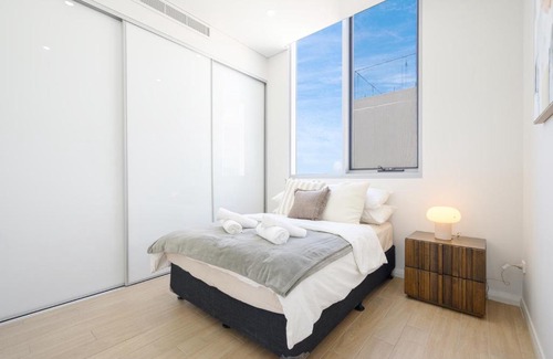 Burwood Apartment | Cozy 3BR Home with Large Balcony for Relaxation