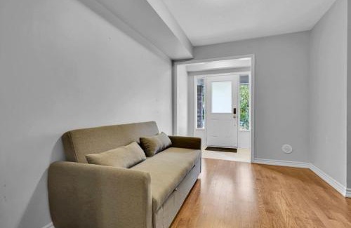 Kitchener House | Cozy 3BR Home with Parking Near Kitchener Attractions