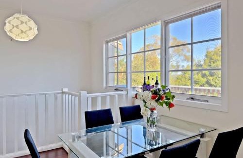 Upwey House | Cozy 3BR in Upwey Villa Scenic Dandenongs Mountain Views